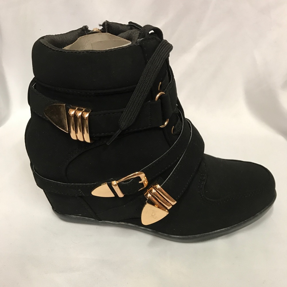 New hidden wedge boot imi/suede in original box